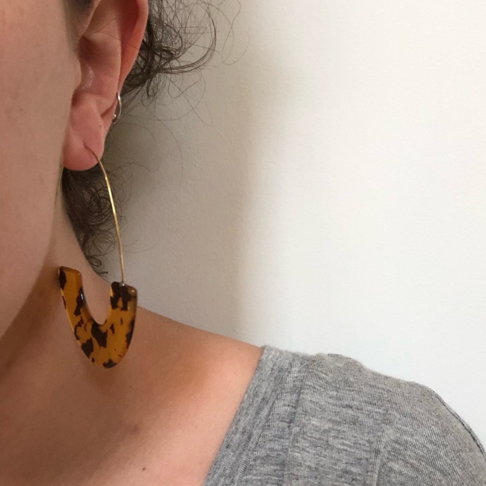 NWOT Caramel Tortoise Earring - Picture 4 of 4